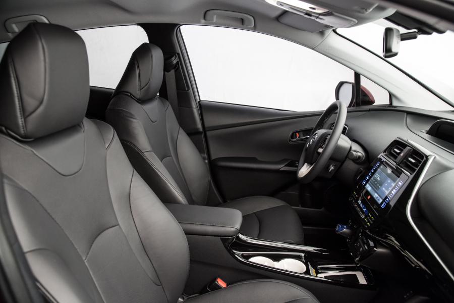Интерьер Toyota Prius 2016 года  (LA) (фото 7 из 7)